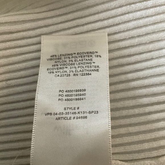 Aritzia Wilfred  cropped knit vest - size S - Picture 3 of 3